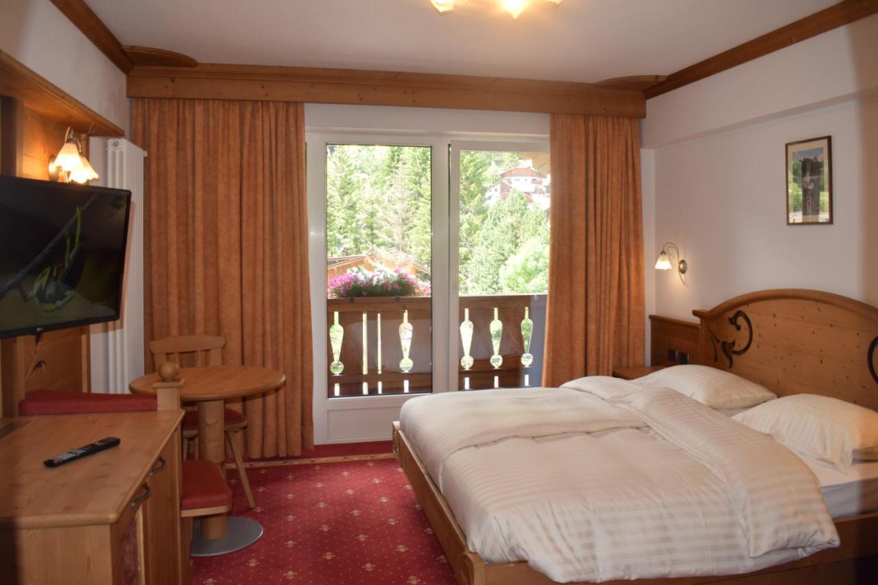 Hotel Crepes De Sela Campitello di Fassa Esterno foto