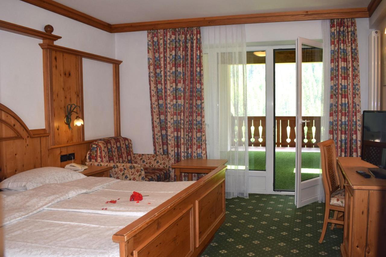 Hotel Crepes De Sela Campitello di Fassa Esterno foto