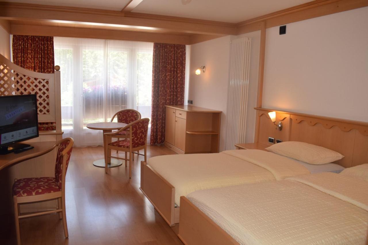 Hotel Crepes De Sela Campitello di Fassa Esterno foto