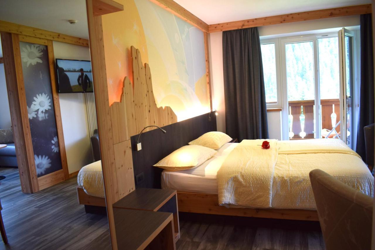 Hotel Crepes De Sela Campitello di Fassa Esterno foto