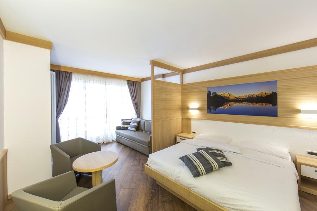 Hotel Crepes De Sela Campitello di Fassa Esterno foto