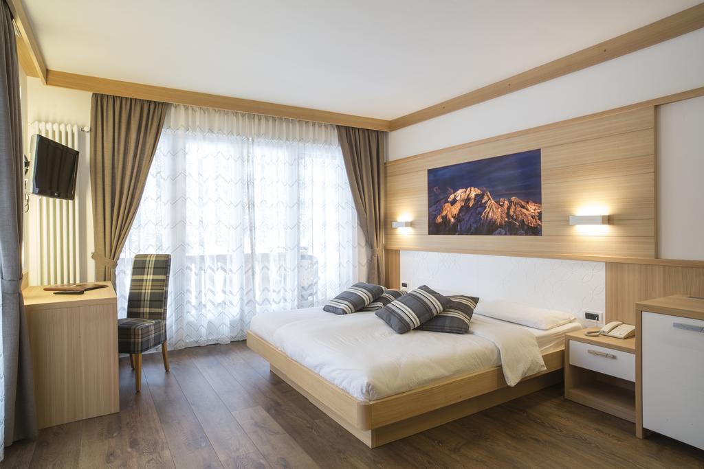 Hotel Crepes De Sela Campitello di Fassa Esterno foto