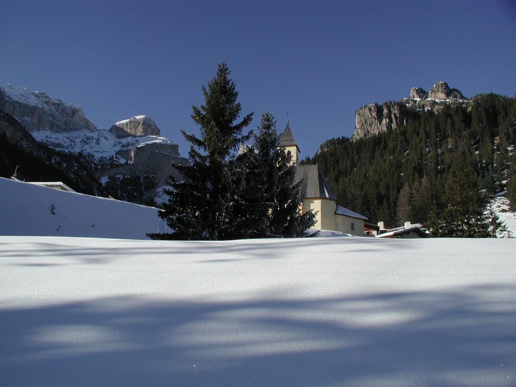 Hotel Crepes De Sela Campitello di Fassa Esterno foto