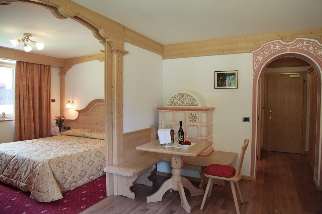 Hotel Crepes De Sela Campitello di Fassa Esterno foto