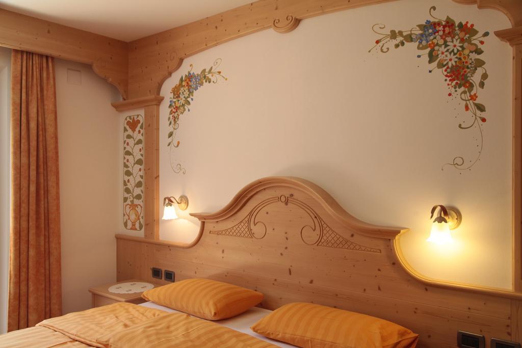 Hotel Crepes De Sela Campitello di Fassa Esterno foto